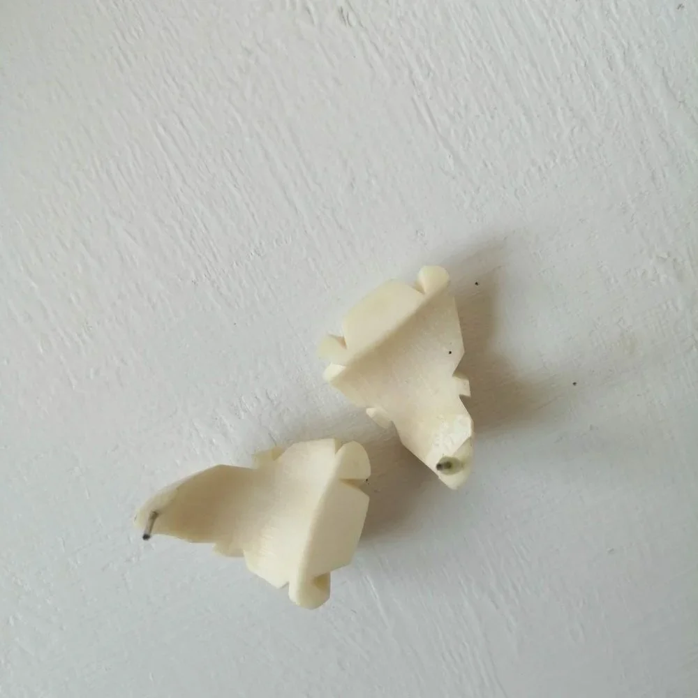 Fish Bone Earrings Studs Criss cross Carved - Picture 3 of 6